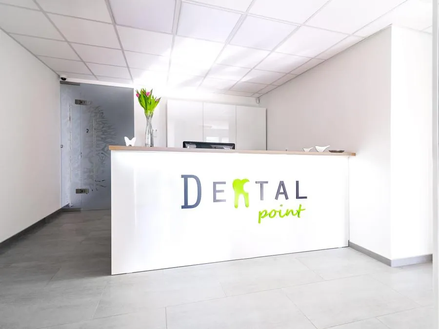 Recepcia s logom Dental Point